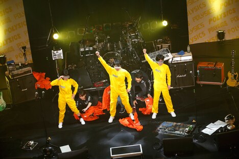 POLYSICS「20周年 OR DIE!!! All Time POLYSICS!!!」の様子。（撮影：三吉ツカサ）