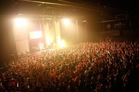 POLYSICS「20周年 OR DIE!!! All Time POLYSICS!!!」の様子。（撮影：三吉ツカサ）