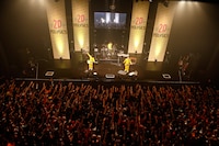 POLYSICS「20周年 OR DIE!!! All Time POLYSICS!!!」の様子。（撮影：三吉ツカサ）