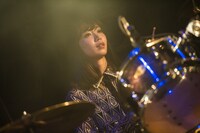 ひなんちゅ（Dr）（撮影：ハタサトシ）