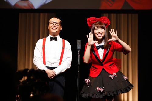 松村香織のソロステージの様子。(c)AKS