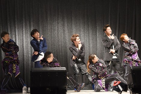 LeadとEL SQUADのコラボパフォーマンスの様子。