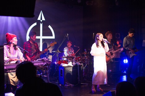 HYと上白石萌音。(撮影:杉岡祐樹)