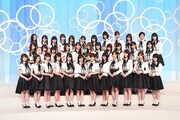 「願いごとの持ち腐れ」の合唱を披露するAKB48。 (c)AKS