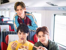 ユースケ（左）とタクヤ（右）、カイ（奥）。