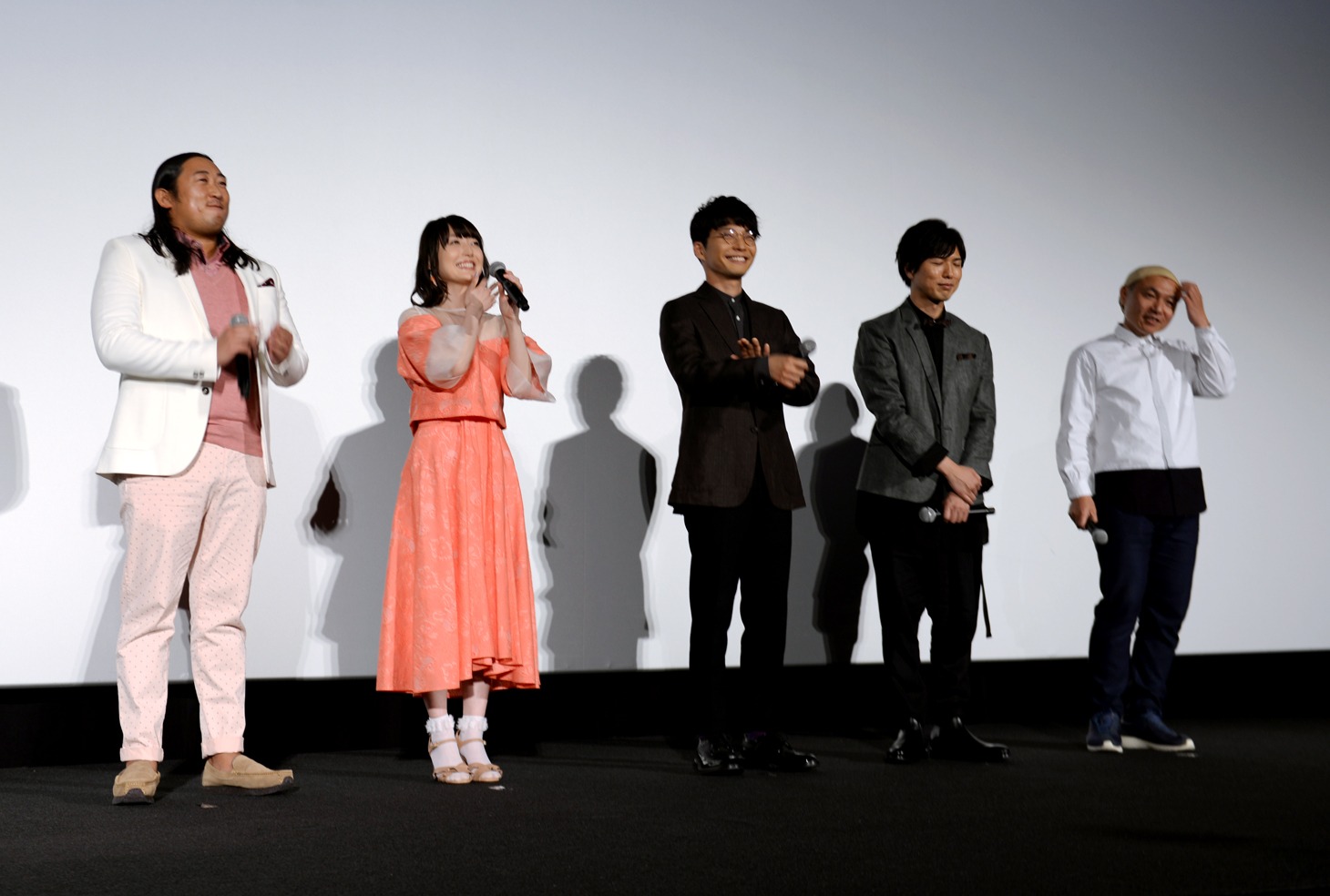 左から秋山竜次（ロバート）、花澤香菜、星野源、神谷浩史、湯浅政明監督。