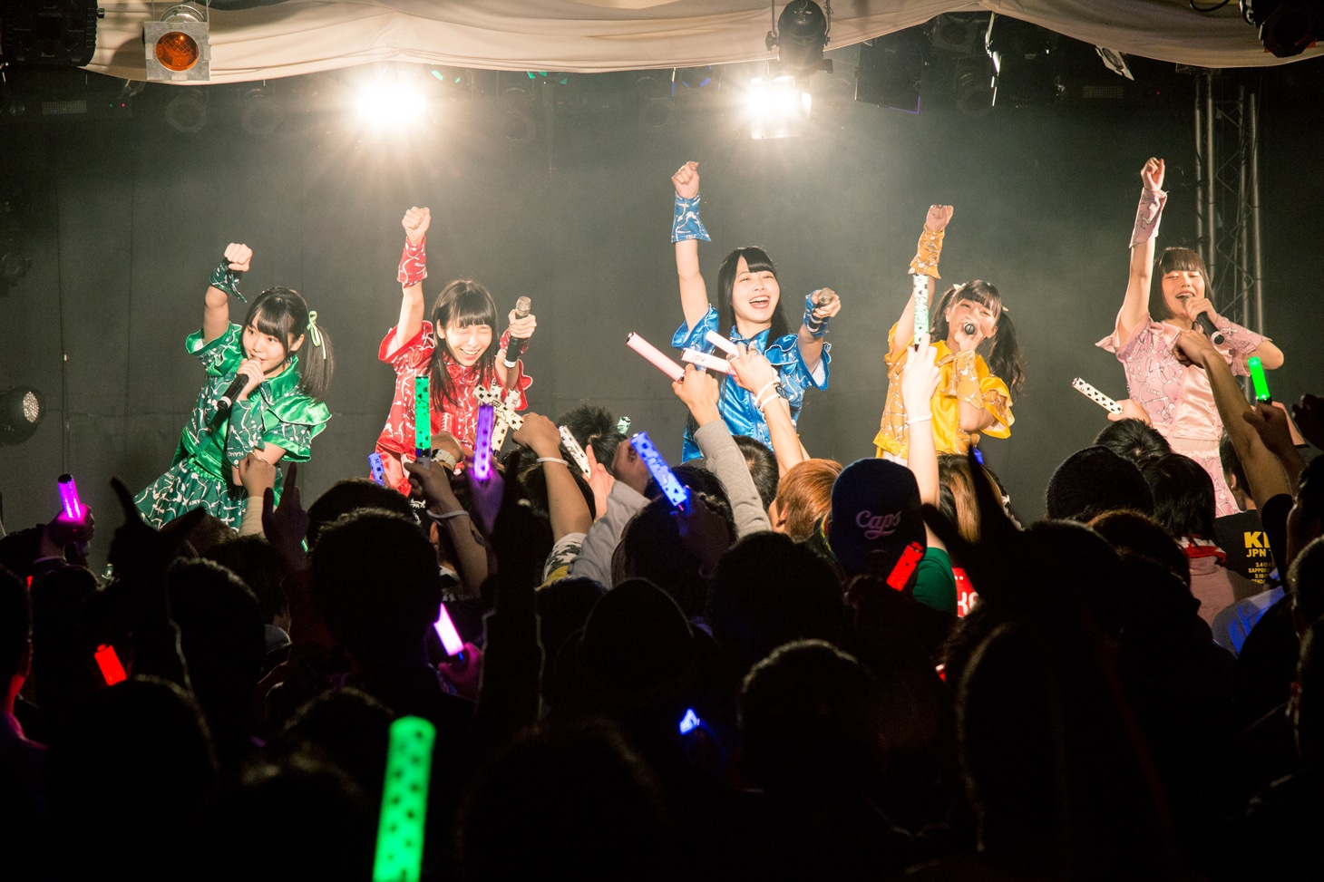 神宿春ツアー2017「神が宿る場所～誰も見たことのない場所へ翔び立とう！～」札幌公演の様子。（撮影：真島洸（M.u.D））
