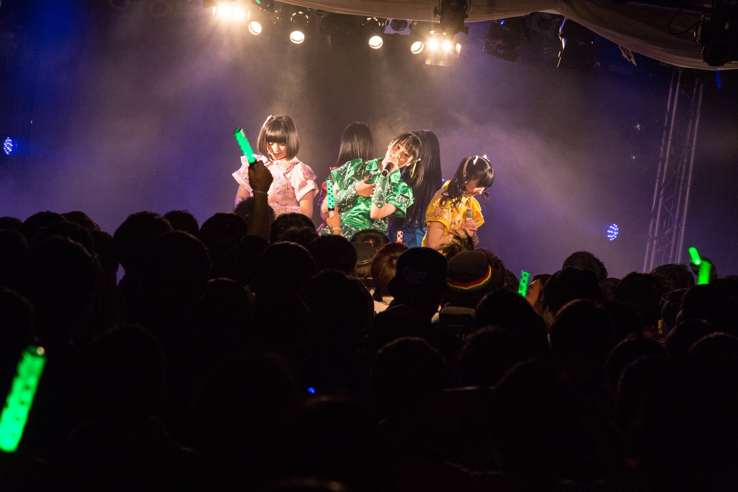 神宿春ツアー2017「神が宿る場所～誰も見たことのない場所へ翔び立とう！～」札幌公演の様子。（撮影：真島洸（M.u.D））