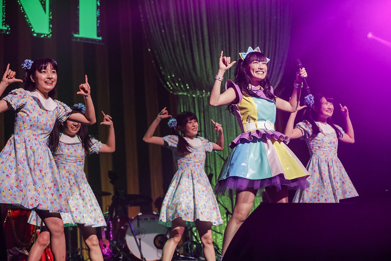 高城れにと3B junior。（Photo by HAJIME KAMIIISAKA+Z）