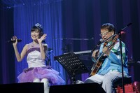 高城れにと高木ブー。（Photo by HAJIME KAMIIISAKA+Z）