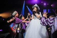 1階席フロアで歌う高城れに。（Photo by HAJIME KAMIIISAKA+Z）