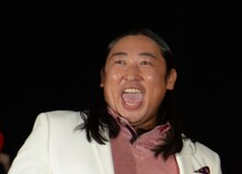 秋山竜次（ロバート）