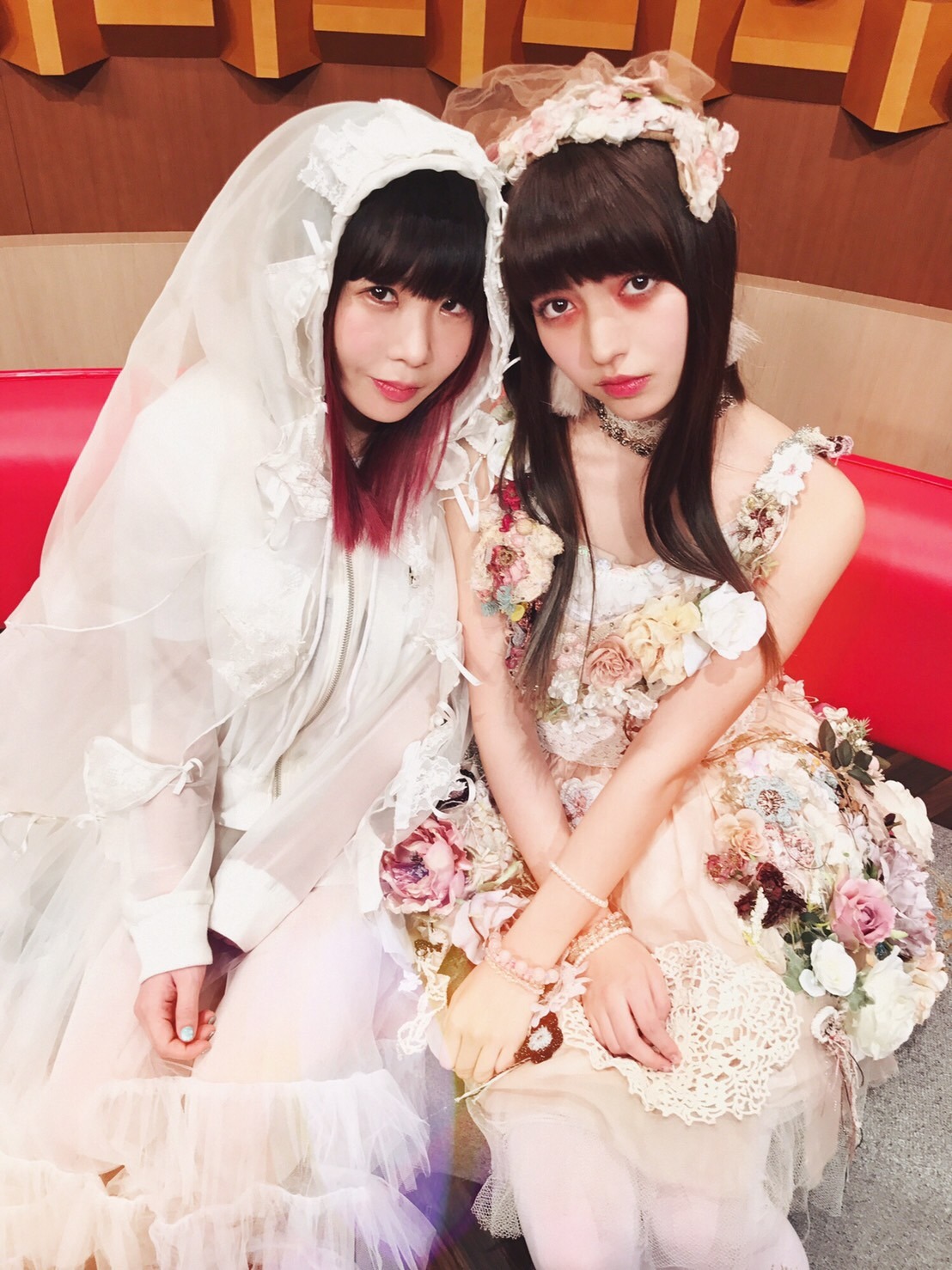 左から大森靖子、来夢。