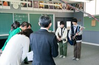 挨拶をするさくらしめじ。