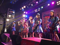 PASSPO☆全国ツアー「歌って踊って奏でるツアー」福岡公演第1部の様子。（写真提供：プラチナム・パスポート）