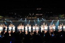 「東日本大震災復興支援特別公演～誰かのためにプロジェクト2017～」AKB48劇場の様子。(c)AKS