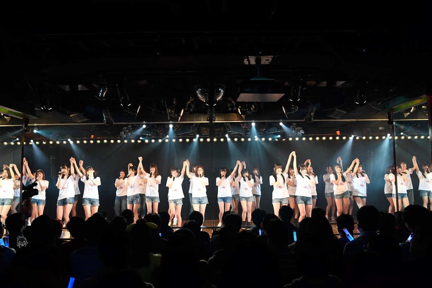 「東日本大震災復興支援特別公演～誰かのためにプロジェクト2017～」AKB48劇場の様子。(c)AKS
