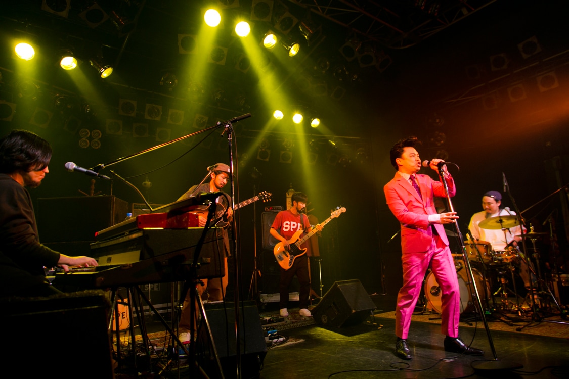 SPECIAL OTHERSと浜野謙太（在日ファンク）。（Photo by IGARASHI KAZUHARU）