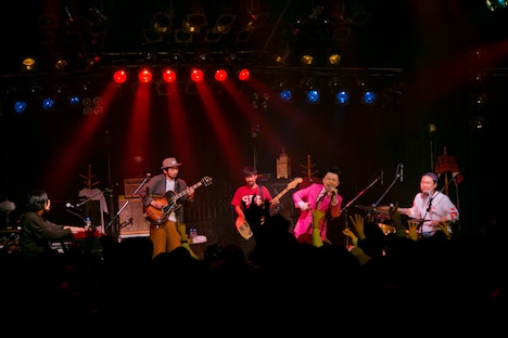 SPECIAL OTHERSと浜野謙太（在日ファンク）。（Photo by IGARASHI KAZUHARU）