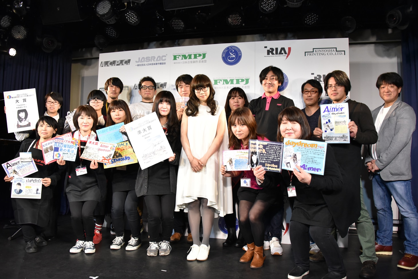 「第9回CDショップ大賞2017」授賞式の様子。
