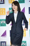 燃焼体操を実演する生駒里奈。
