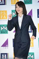 燃焼体操を実演する生駒里奈。