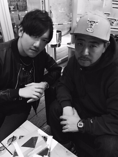 左からTeddyLoid、Kダブシャイン。