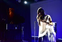 授賞式後のAimerのライブパフォーマンスの様子。