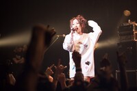 理姫（Vo）（撮影：猪俣晃一朗）