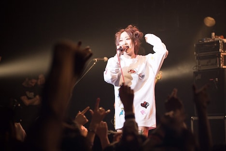 理姫(Vo)(撮影:猪俣晃一朗)