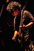 Shinya（G）（Photo by TAKASHI KONUMA）