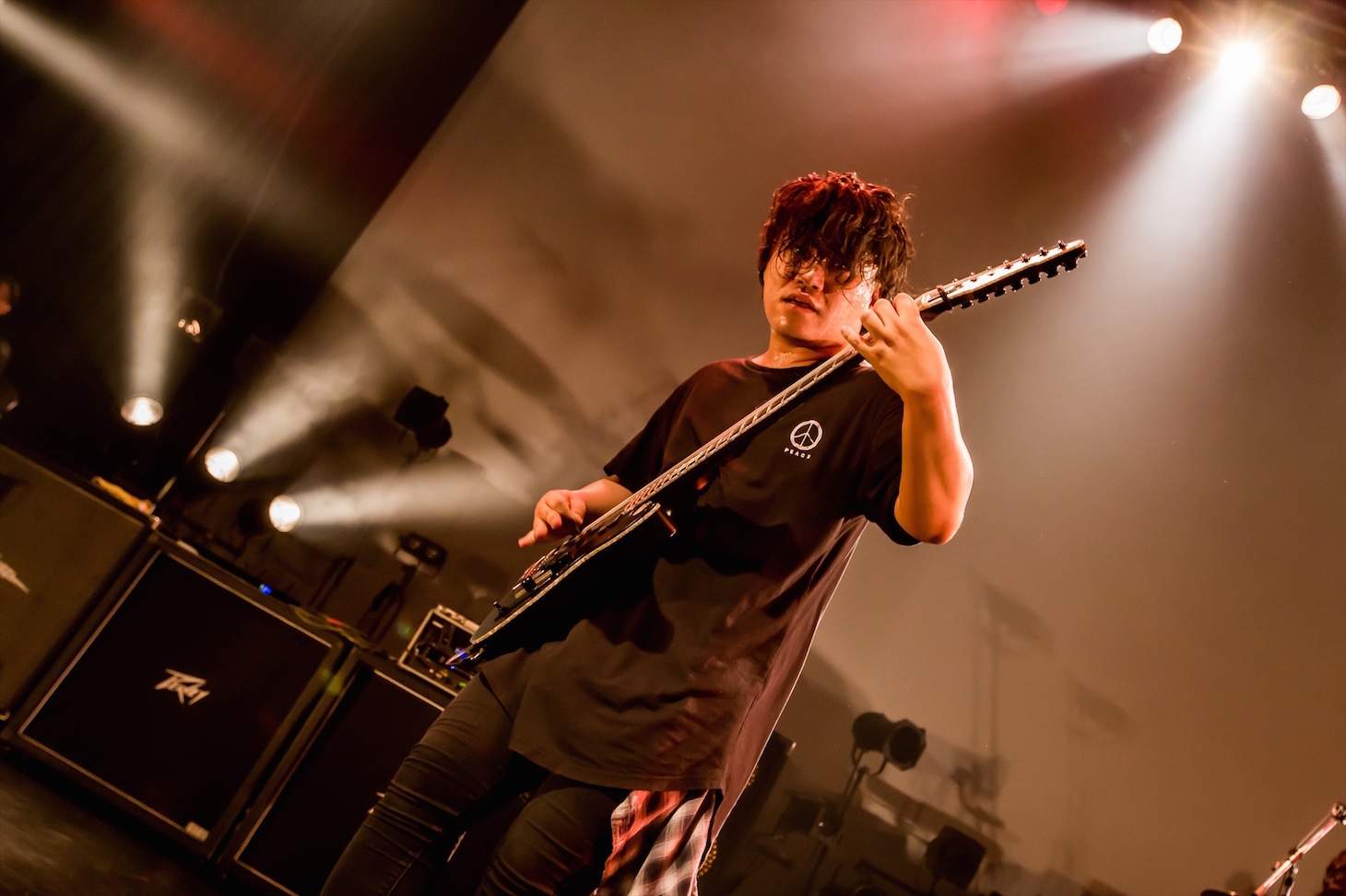 Shinya（G）（Photo by TAKASHI KONUMA）