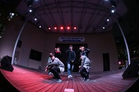 「New Album『INVISIBLE』発売記念フリーライブ」の様子。（提供：ポニーキャニオン）