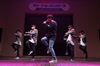 「New Album『INVISIBLE』発売記念フリーライブ」の様子。（提供：ポニーキャニオン）