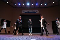 「New Album『INVISIBLE』発売記念フリーライブ」の様子。（提供：ポニーキャニオン）