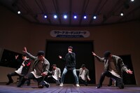 「New Album『INVISIBLE』発売記念フリーライブ」の様子。（提供：ポニーキャニオン）