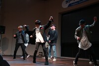 「New Album『INVISIBLE』発売記念フリーライブ」の様子。（提供：ポニーキャニオン）