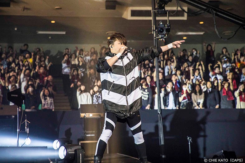 「T.M.R. LIVE REVOLUTION'16-'17 -Route 20-」日本武道館公演の様子。
