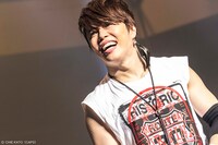 「T.M.R. LIVE REVOLUTION'16-'17 -Route 20-」日本武道館公演の様子。