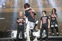 「T.M.R. LIVE REVOLUTION'16-'17 -Route 20-」日本武道館公演の様子。