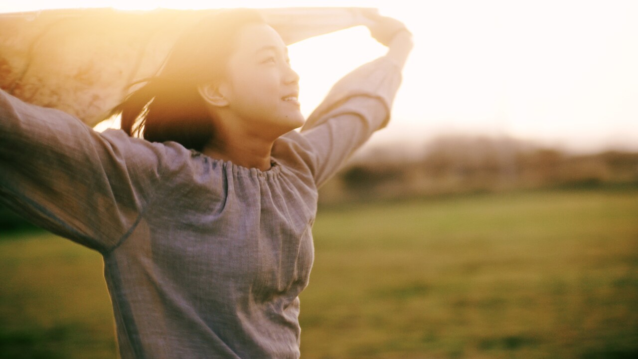 「眩しくて見えなかったから 長い瞬きを繰り返した」のワンシーン。