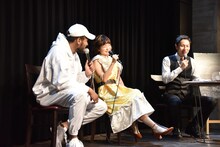 学生時代の思い出を語り合うACE（左）と吉澤嘉代子（中央）。