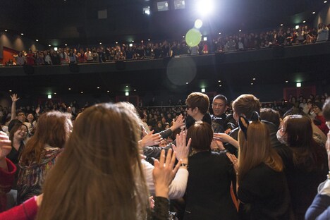 GACKT登場時の様子。（Photo by ATZSHI HIRATZKA）