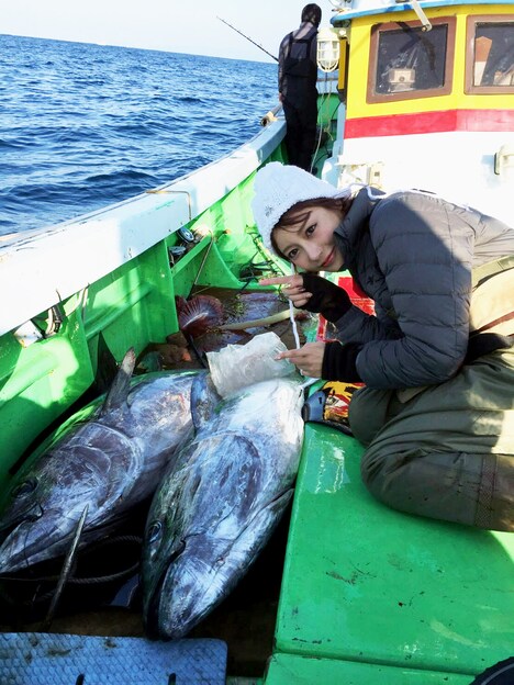 マグロ漁船に乗った明日花キララ。(c)EBISU★MUSCATS PROJECT