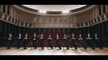 乃木坂46「風船は生きている」ミュージックビデオのワンシーン。