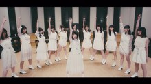 乃木坂46「風船は生きている」ミュージックビデオのワンシーン。
