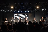 PiiiiiiiNによる解散発表の様子。