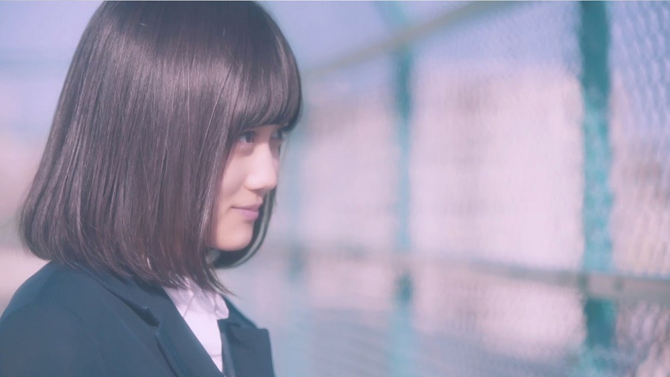 山下美月の“個人PV”のワンシーン。