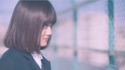 山下美月の“個人PV”のワンシーン。