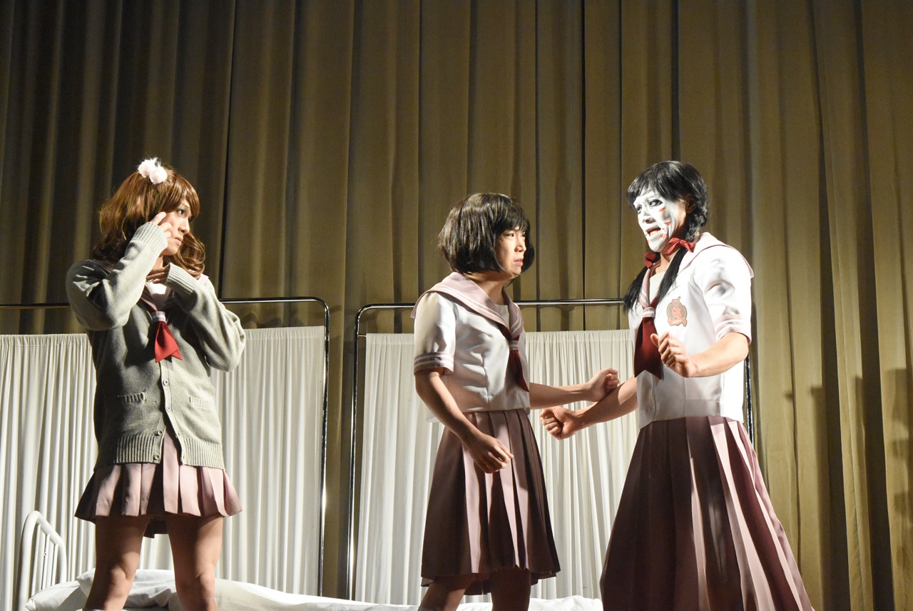 翔子（中央）の悩みを聞く、ゆたこ（左）とたる美（右）。